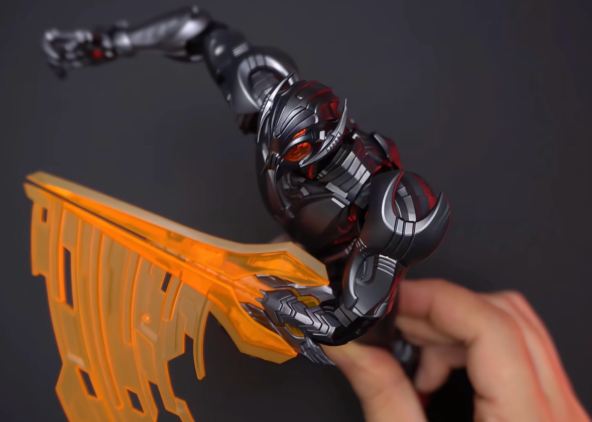 Nuovo Blokees Legend Edition M - Model Kit Ultron recensione e prezzo
