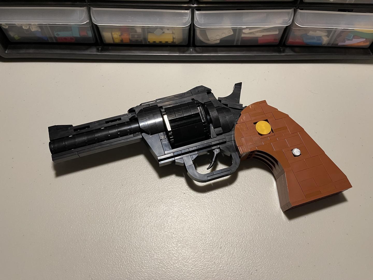 Modellino di Revolver in Blocc - Model Kit Revolver recensione e prezzo